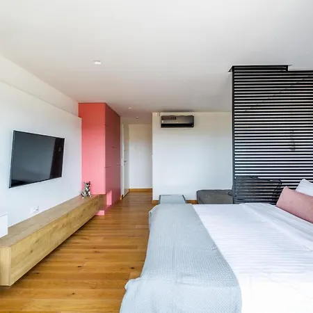 Earth Boutique Next To Stavros Niarchos Appartement *