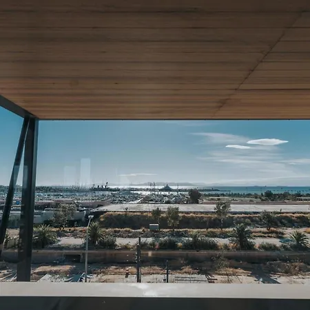Earth Boutique Next To Stavros Niarchos *