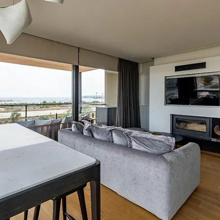 Earth Boutique Next To Stavros Niarchos Appartement